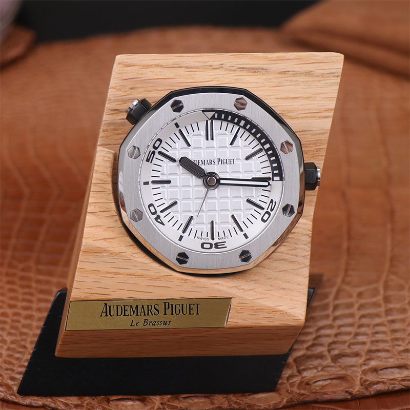 爱彼15710哪款复刻表的好 tz厂手表爱彼皇家橡树离岸型 15710经典致敬桌钟
